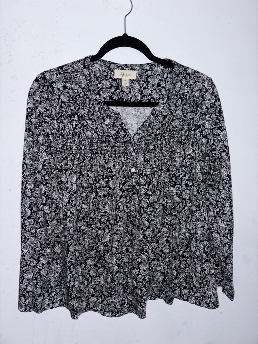 Style & Co. Black and White Floral V-Neck Long Sleeve Blouse